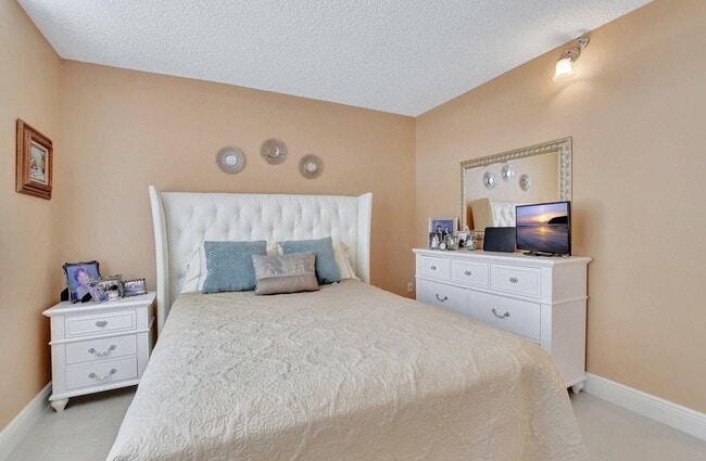 Building Photo - 14527 Bonaire Dr