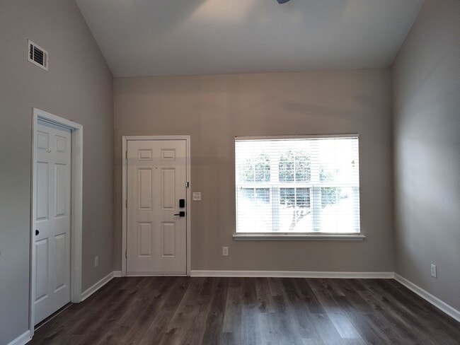 Building Photo - Two story, 3 Bedroom, 2.5 Bath End Unit Townhome located in the Hanover Community in SC!