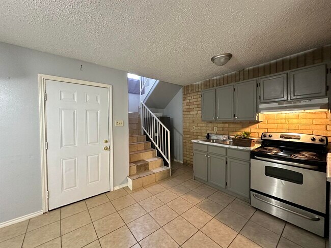 Building Photo - 311 Soria Dr