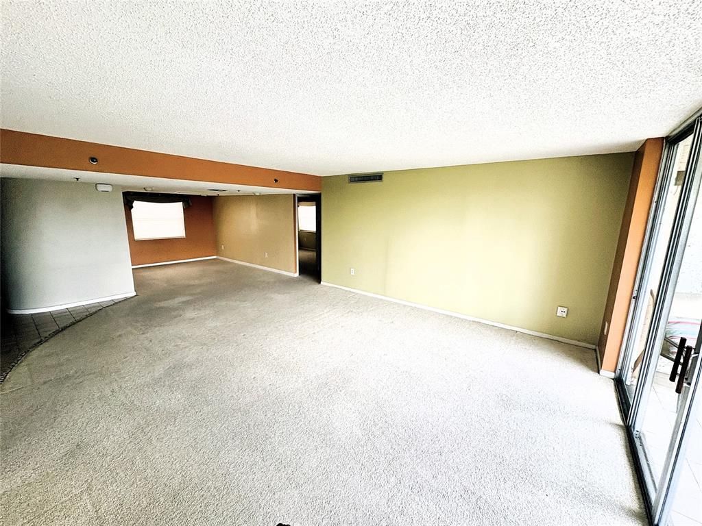 Building Photo - 3940 Inverrary Blvd