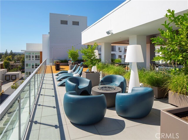 Building Photo - 6235 Topanga Canyon Blvd