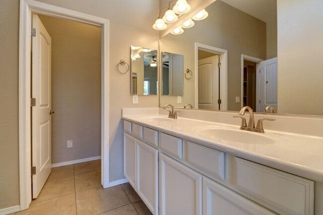 Building Photo - Home for Rent in Quailwood!