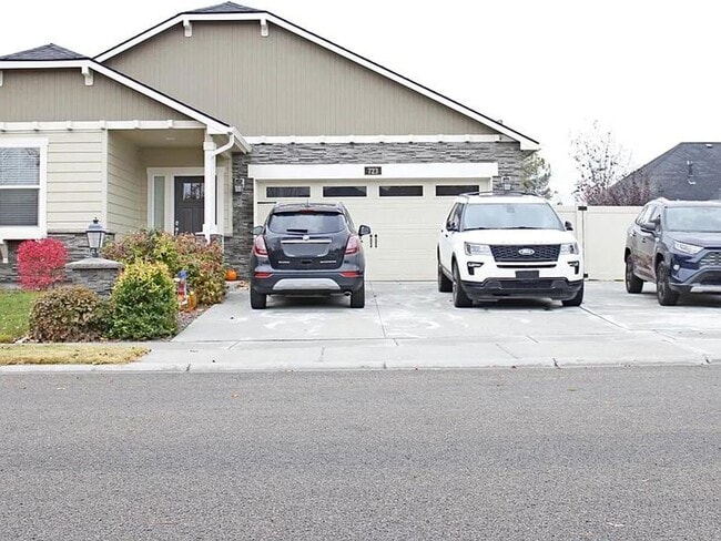 Building Photo - 723 W Heather Woods Dr