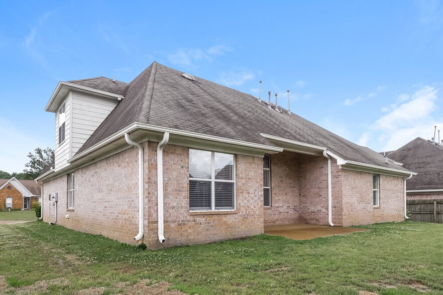 Building Photo - 6181 Braybourne Main