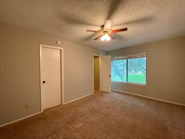 Building Photo - Great Condo for lease in North Austin!