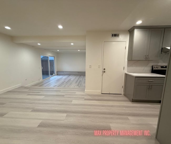 Building Photo - Charming and Spacious 4-Bedroom Home for Rent in South San Francisco!