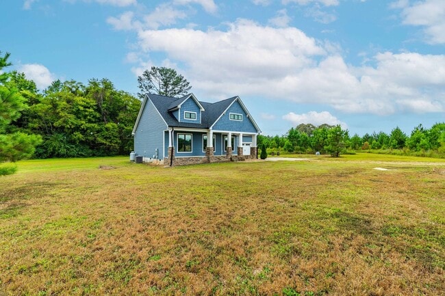 Building Photo - 3 Bedroom, 2 Bath Home on 6 Private Acres – $1,950/Month