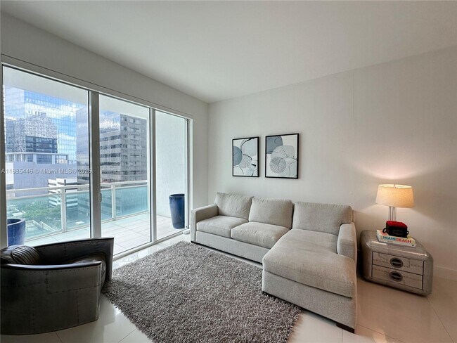 Building Photo - 950 Brickell Bay Dr