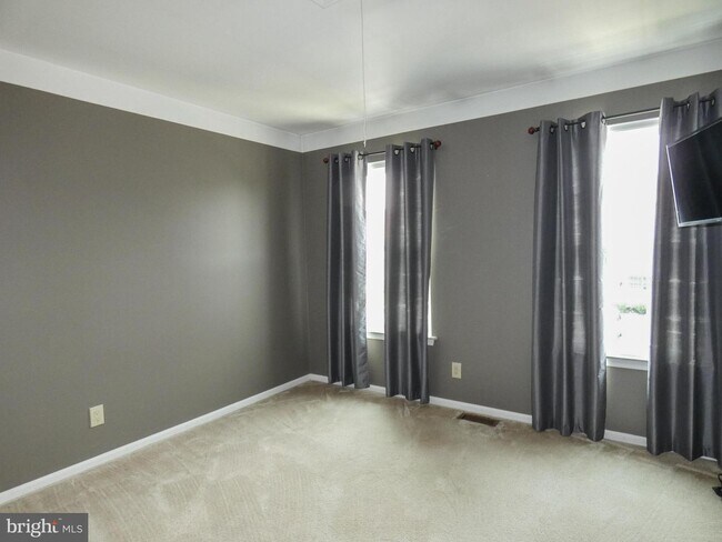 Building Photo - 3403 Wimbledon Way