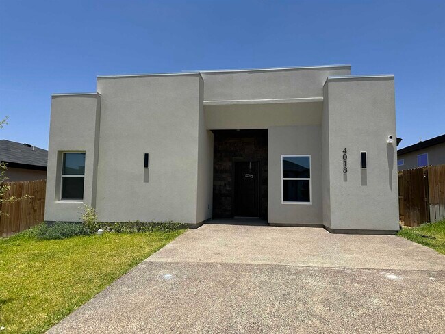 Primary Photo - 4018 Ave Fenix Dr