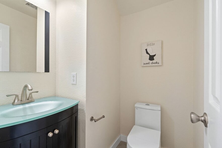 Building Photo - 1339 Barclay Dr