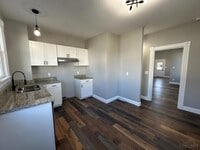 Building Photo - 504 Fairview Ave