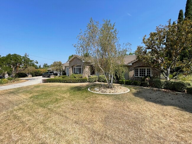 Building Photo - 19077 Oriente Dr