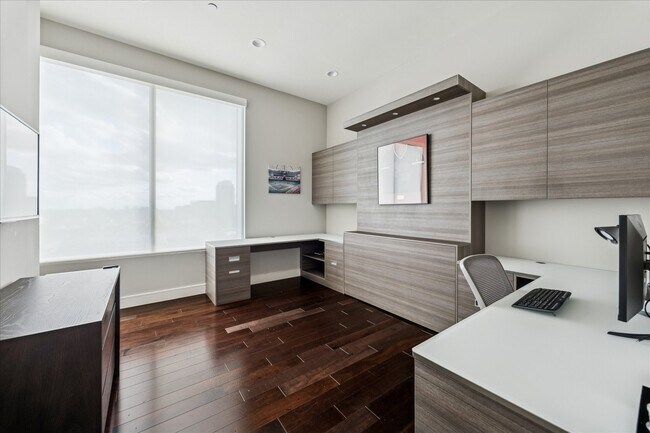 Building Photo - 2727 Kirby Dr