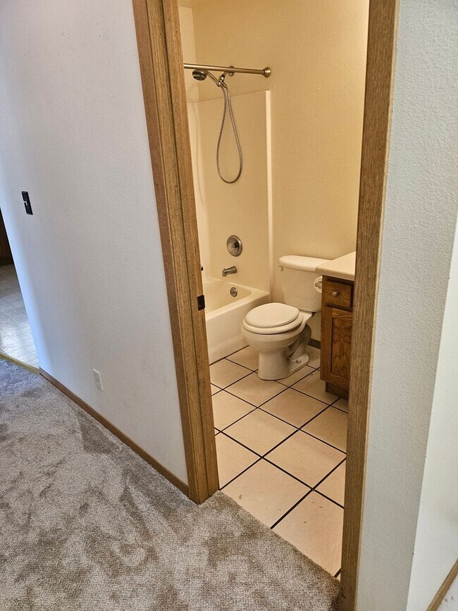 Building Photo - 931 Village Cir