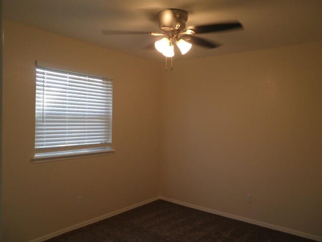 Building Photo - 1417 Oakcrest Ave