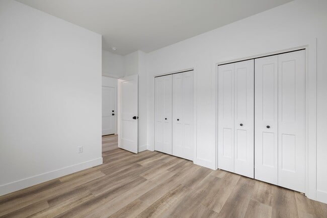 Building Photo - 4607 Pine Crest Dr