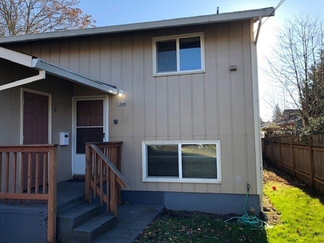 Building Photo - 1646-1648 SE Tenino St.