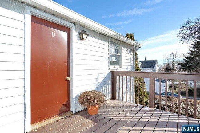 Building Photo - 68 Mohawk Ave