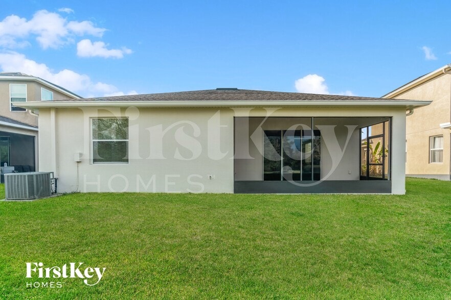 Building Photo - 20241 Merry Oak Ave