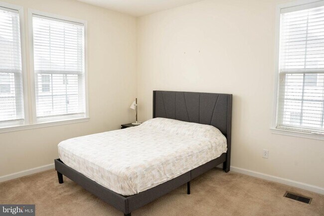 Building Photo - 42294 San Juan Terrace