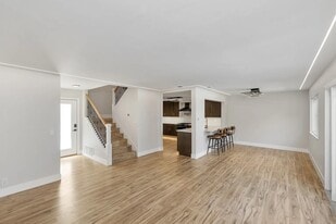 Building Photo - 3106 Avenida Christina