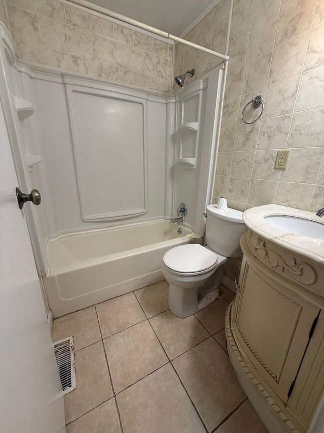 Building Photo - Cozy Calvert City Home