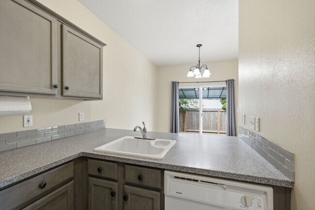 Building Photo - 1499 NE Birkshire Ct