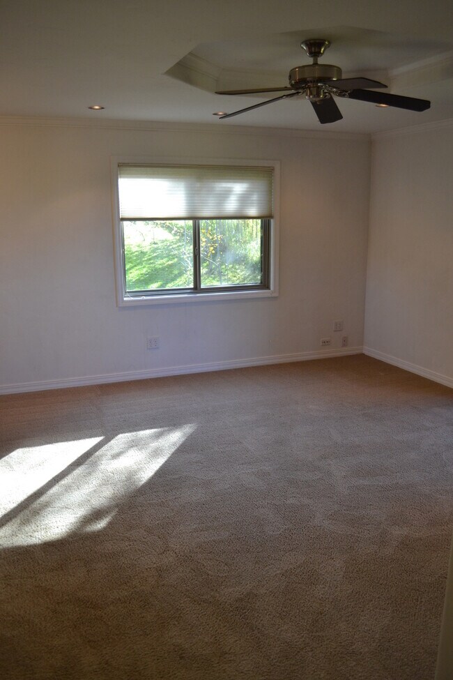 Building Photo - Mountain Views, Heated Garage = Perfect Mountain Retreat