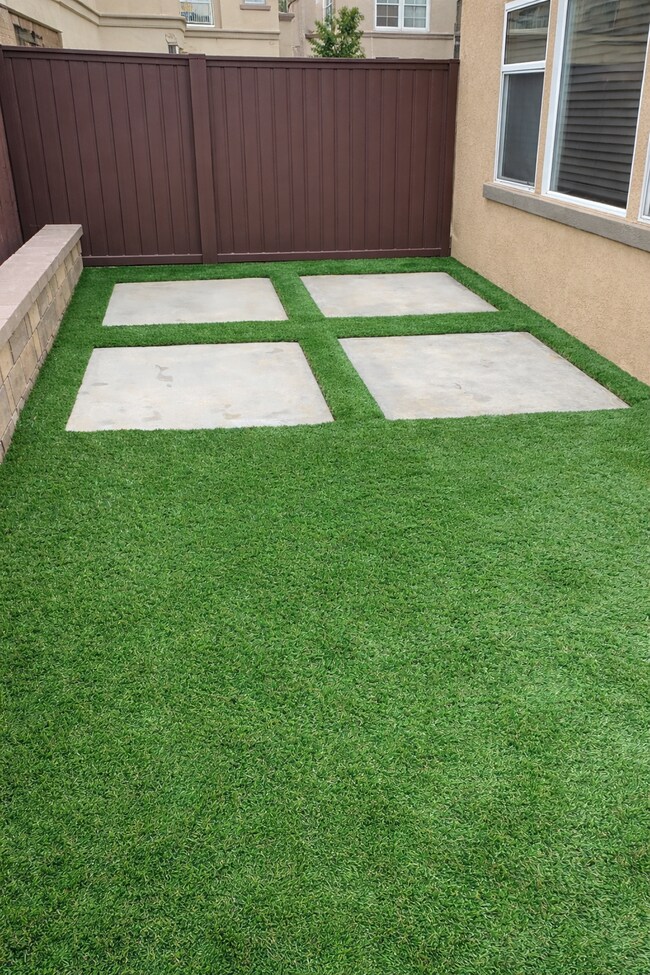 Building Photo - 634 Sumner Way