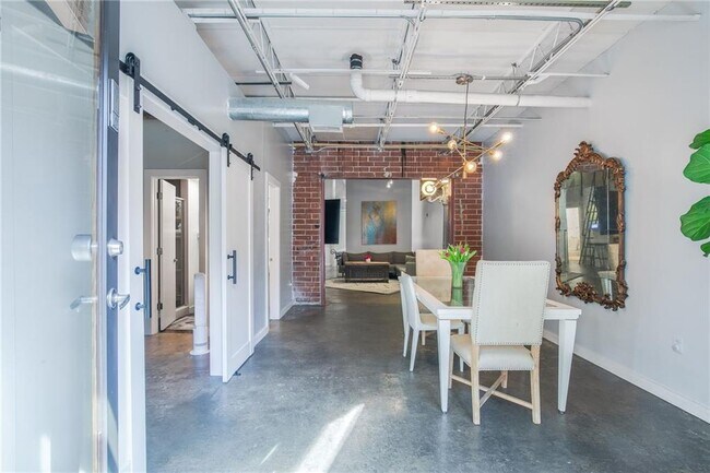 Building Photo - 174 Chester Ave SE