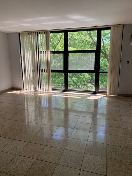 Granite floors - 2901 S Michigan Ave