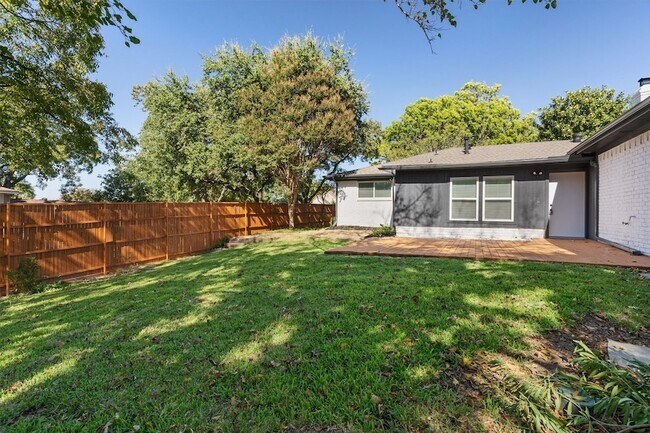 Building Photo - 219 Lakeview Dr