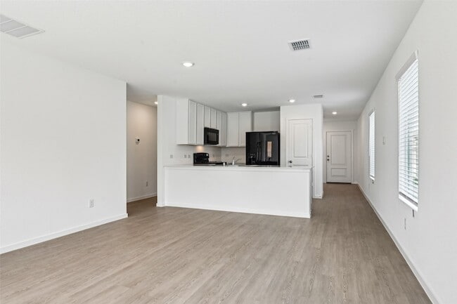 Building Photo - 726 Ponderosa Ln