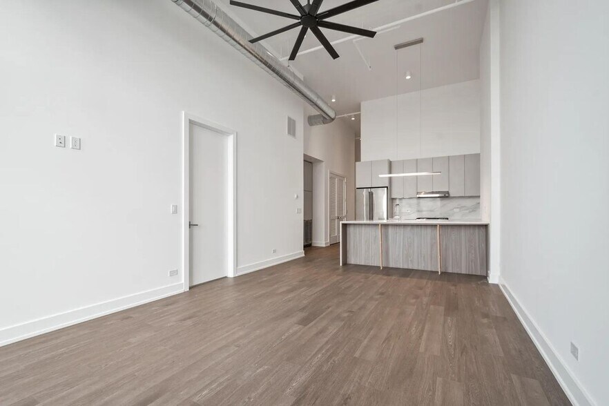 Building Photo - 728 Waukegan Rd