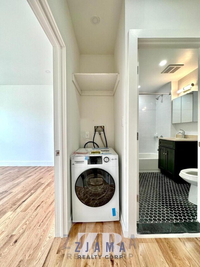 Building Photo - 3 bedroom in Brooklyn NY 11232