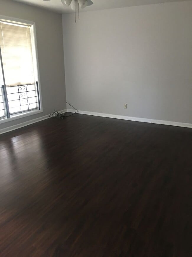 Building Photo - Beautiful Remodeled 3/1 Home