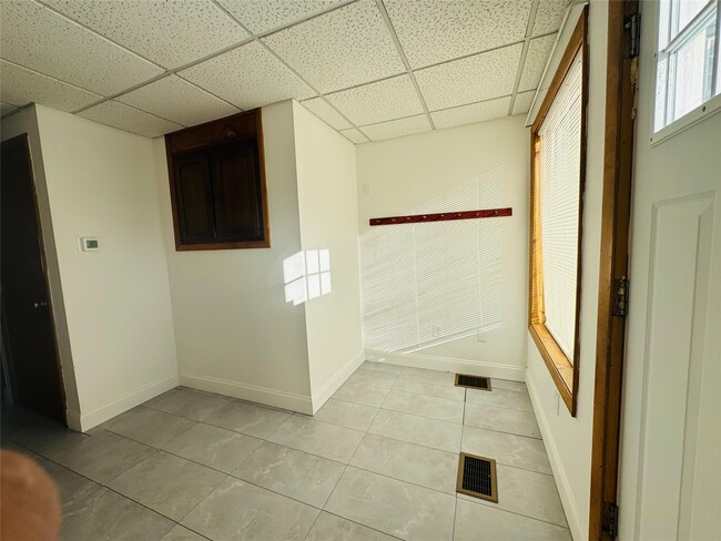 Building Photo - 157 Harry L Dr