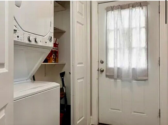 Building Photo - 505 Fisher Pl