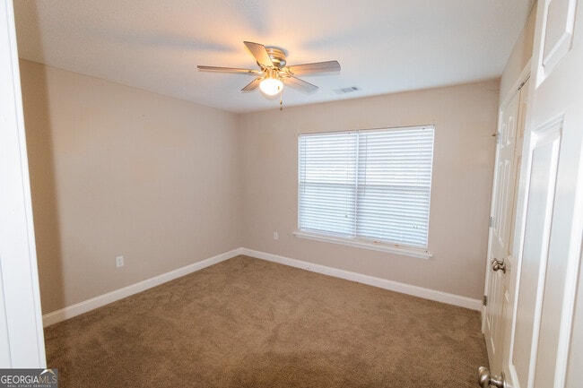 Building Photo - 173 Stillwater Dr