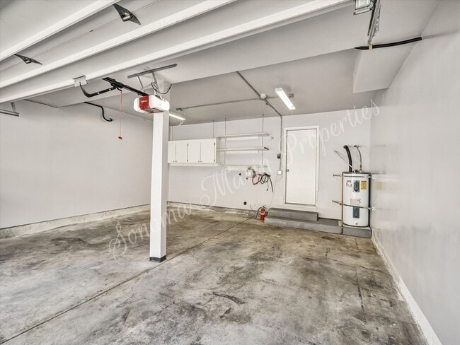 Building Photo - 2 Bedroom 1.5 Bath 2 Car Garage Includes W...