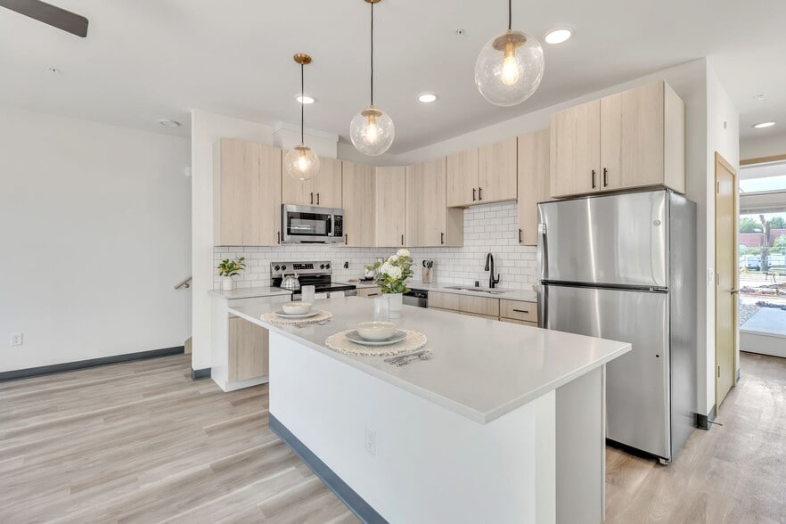 Building Photo - Broadway Lofts and Townhomes