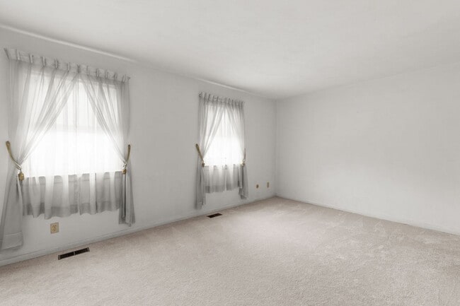 Building Photo - Townhouse for Rent in Virginia Beach!