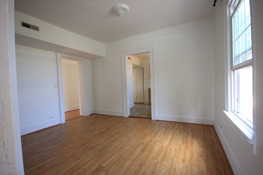 Building Photo - 421 9th St NW
