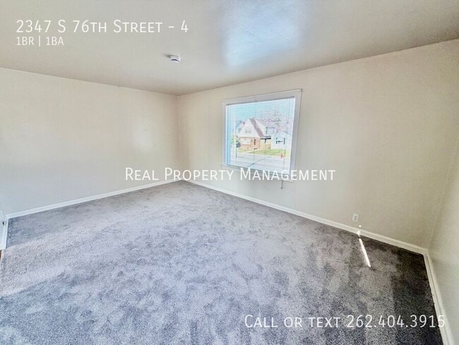 Building Photo - 2347 S 76th St