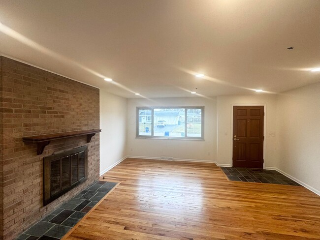 Building Photo - 3640 Tillbury Ave