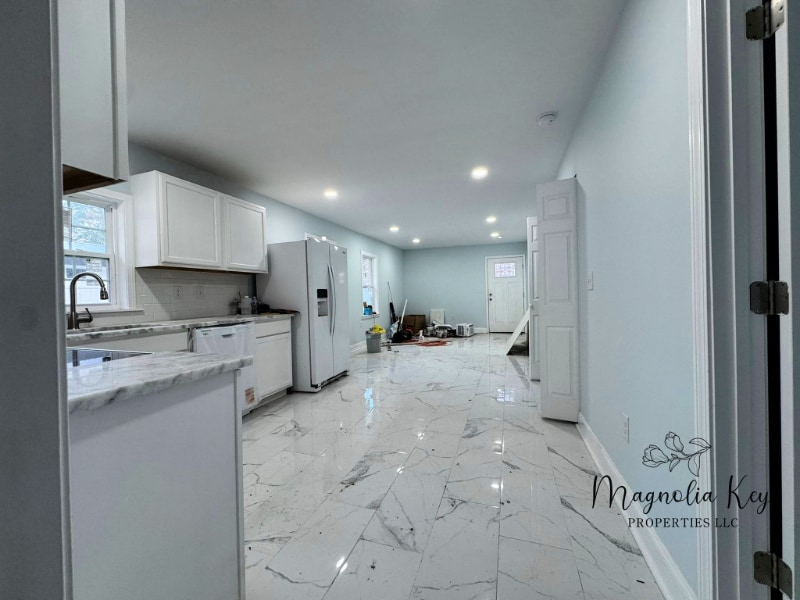 Building Photo - 403 73rd Ave N