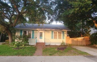Building Photo - 410 N Oleander Ave