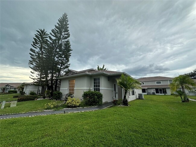 Building Photo - 14572 Laguna Beach Cir