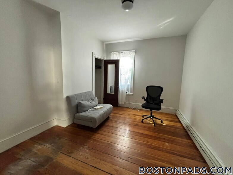 Building Photo - 2 Greenwood Terrace